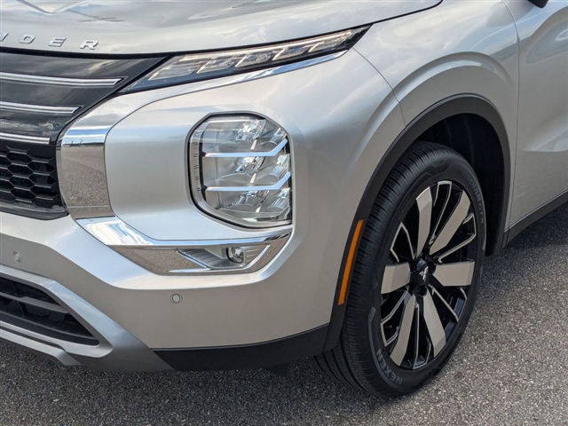 2025 Mitsubishi Outlander SE:MM39600