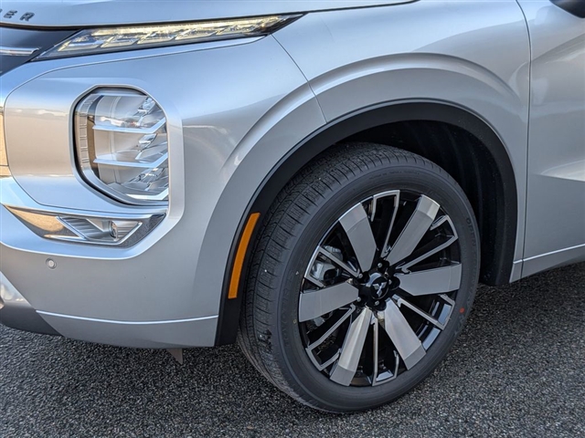 2026 Mitsubishi Outlander Black Edition:MI30100