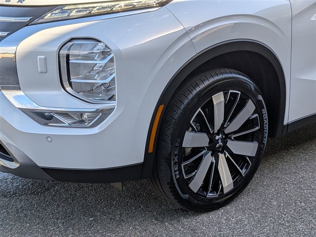 2025 Mitsubishi Outlander SE:MM139900