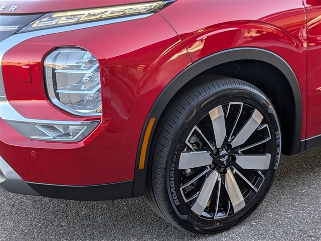 2025 Mitsubishi Outlander SE:MI30000