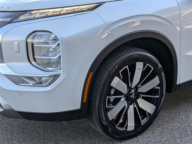 2025 Mitsubishi Outlander SE:MI30010