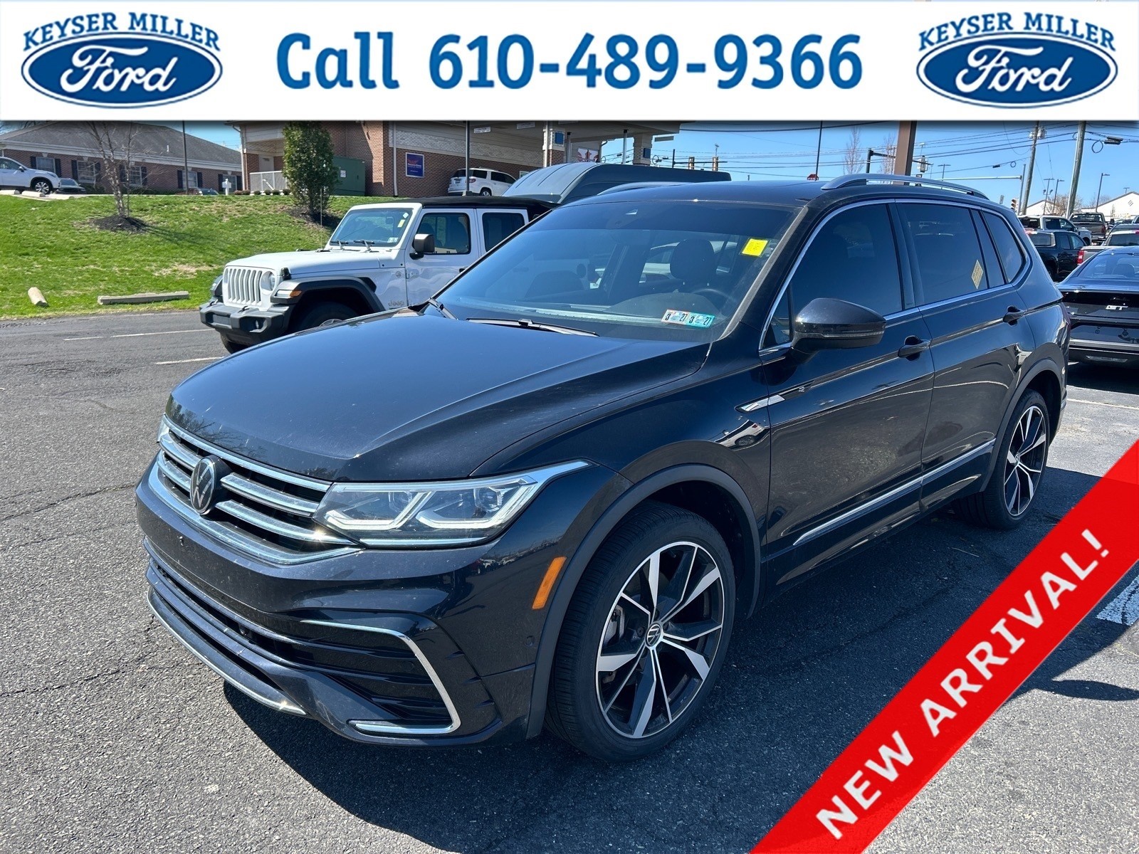 Deep Black Pearl 2t2t 2024 Volkswagen Tiguan SEL R-Line 4Motion SUV / Crossover All-Wheel Drive 8-Speed Automatic