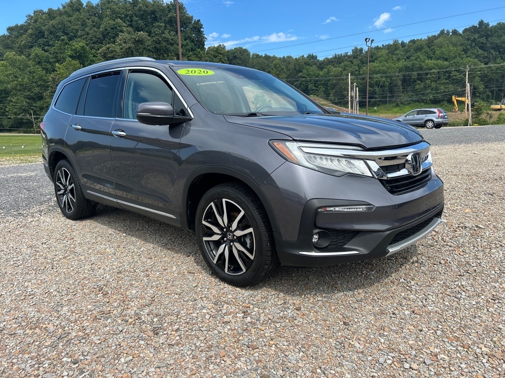 2020 Honda Pilot Touring w/Rear Captain's Chairs