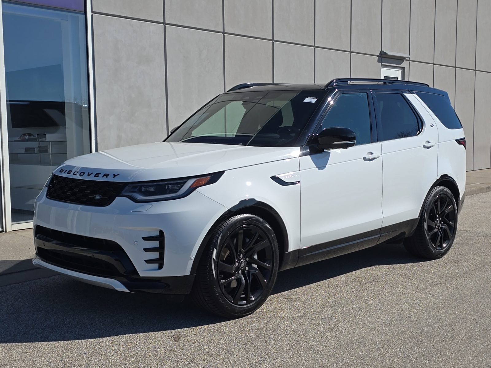 2024 Land Rover Discovery P300 Dynamic SE