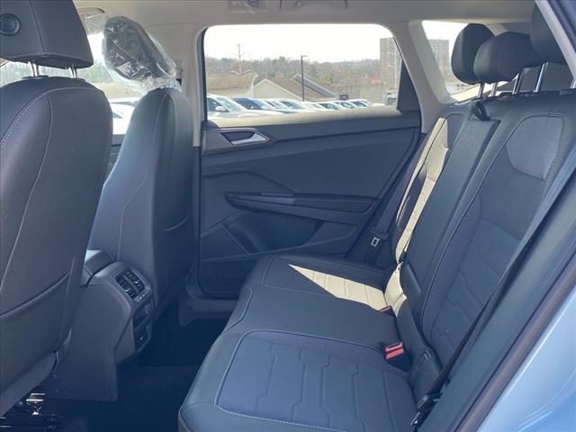 2025 Volkswagen Taos SE Black 4Motion