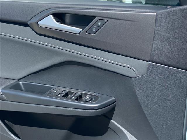 2025 Volkswagen Taos SE Black