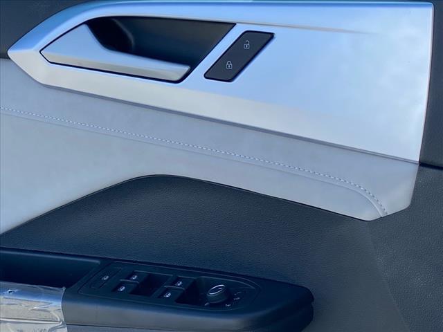 2025 Volkswagen Taos SE 4Motion
