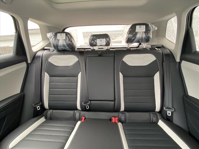 2025 Volkswagen Taos SEL 4Motion