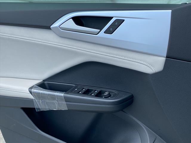2025 Volkswagen Taos SE 4Motion