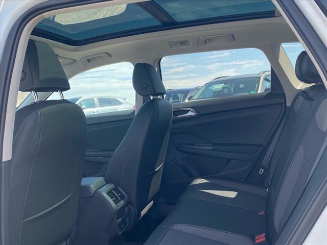 2025 Volkswagen Taos SE Black 4Motion