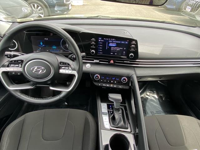 2022 Hyundai ELANTRA SEL