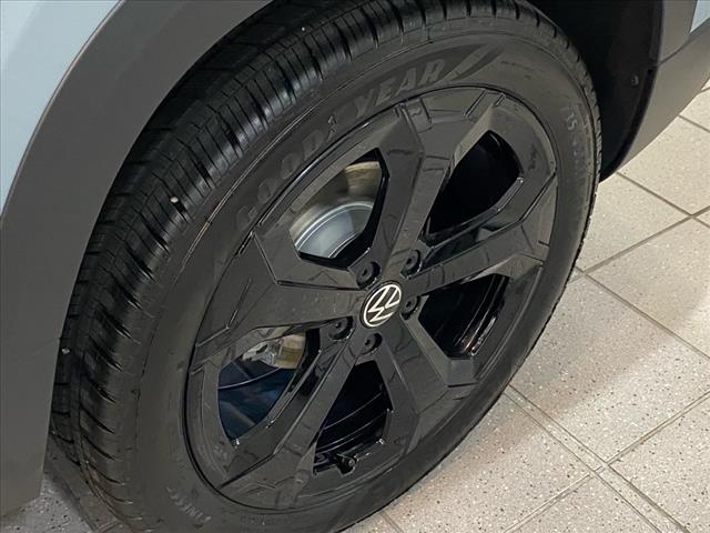 2025 Volkswagen Taos SE Black 4Motion