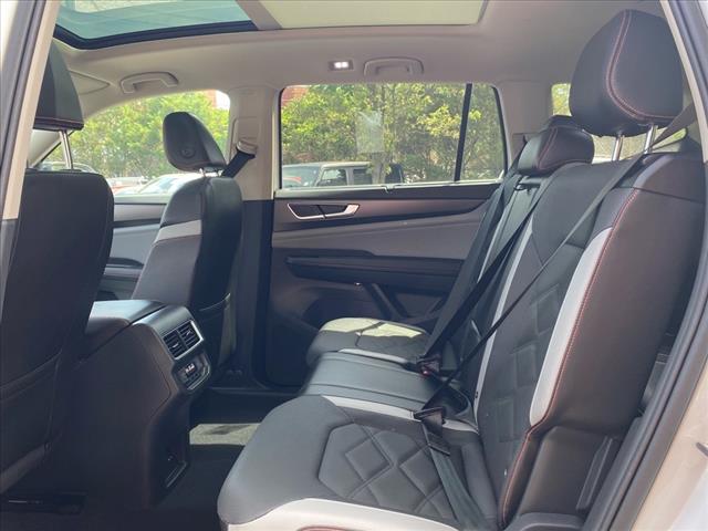 2024 Volkswagen Atlas 2.0T Peak Edition SEL