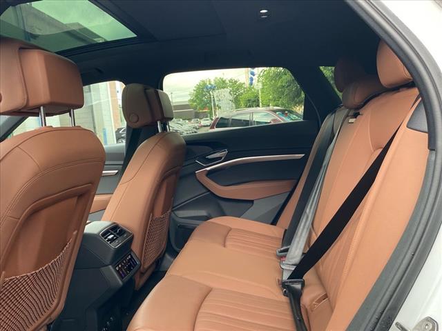 2021 Audi e-tron quattro Premium Plus