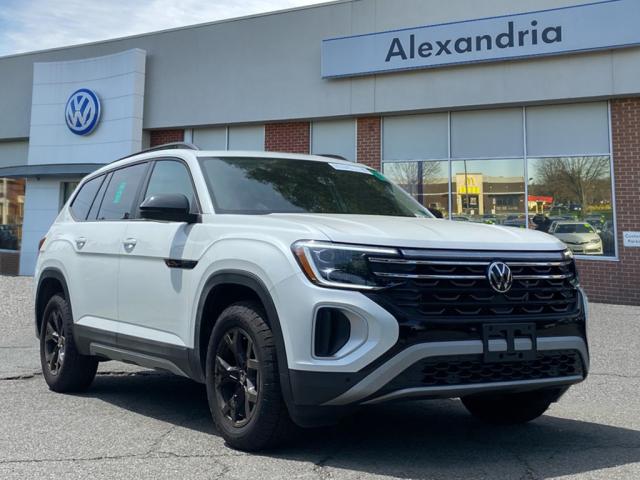 2024 Volkswagen Atlas 2.0T Peak Edition SEL