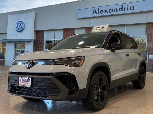 2025 Volkswagen Taos SE Black 4Motion