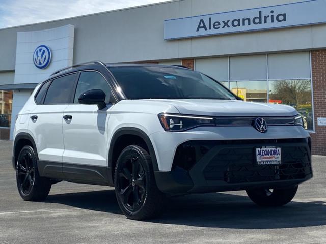 2025 Volkswagen Taos SE Black 4Motion