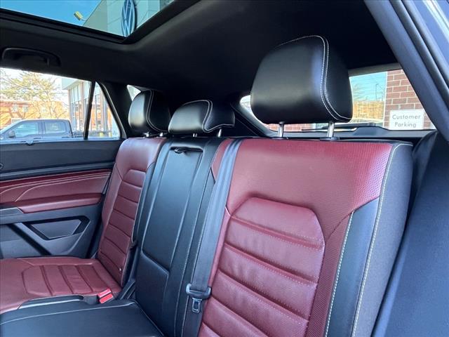 2022 Volkswagen Atlas Cross Sport 3.6L V6 SEL Premium R-Line