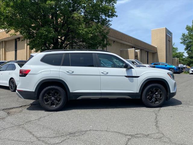 2024 Volkswagen Atlas 2.0T Peak Edition SEL
