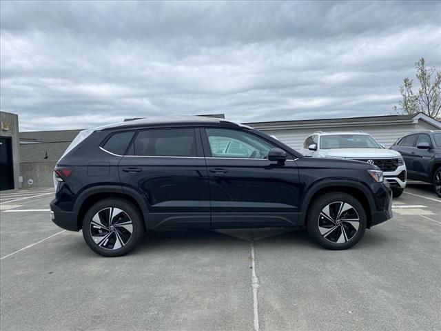 2025 Volkswagen Taos SE 4Motion
