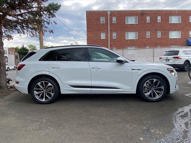 2021 Audi e-tron quattro Premium Plus