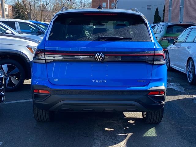 2025 Volkswagen Taos SE Black 4Motion