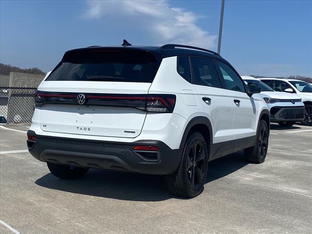 2025 Volkswagen Taos SE Black 4Motion