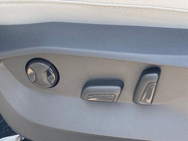 2025 Volkswagen Taos 