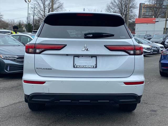 2022 Mitsubishi Outlander ES