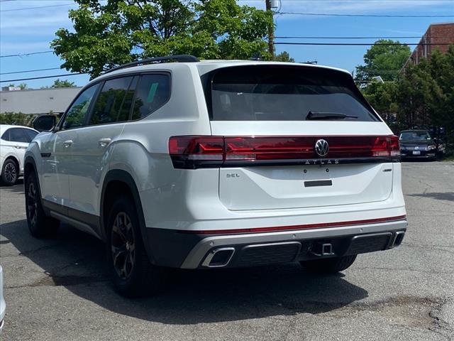 2024 Volkswagen Atlas 2.0T Peak Edition SEL