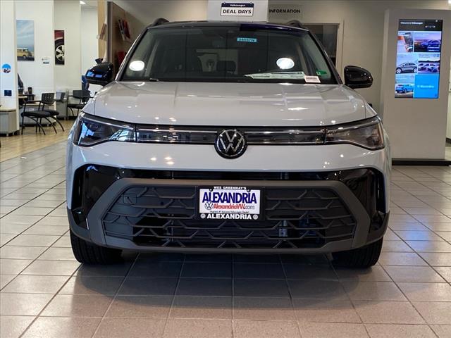 2025 Volkswagen Taos SE Black 4Motion