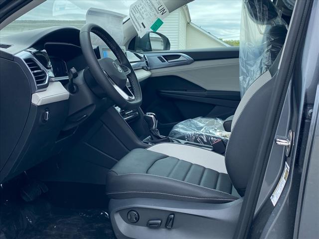 2025 Volkswagen Taos SEL 4Motion