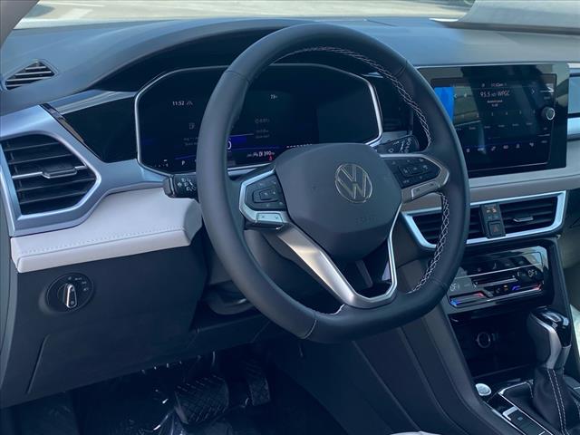 2025 Volkswagen Taos SE 4Motion