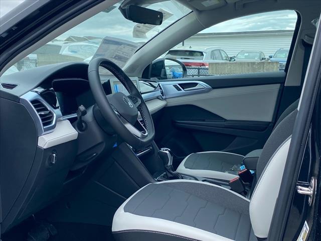 2025 Volkswagen Taos SE 4Motion