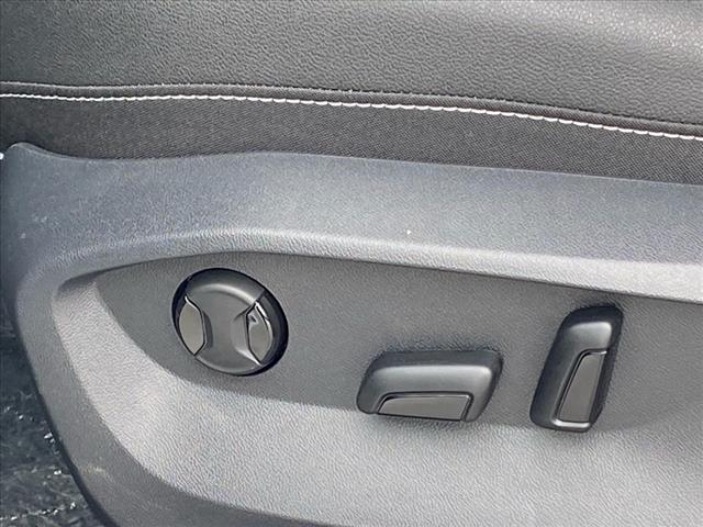 2025 Volkswagen Taos SEL 4Motion