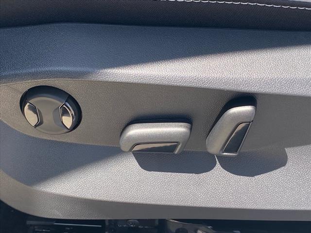2025 Volkswagen Taos SE 4Motion