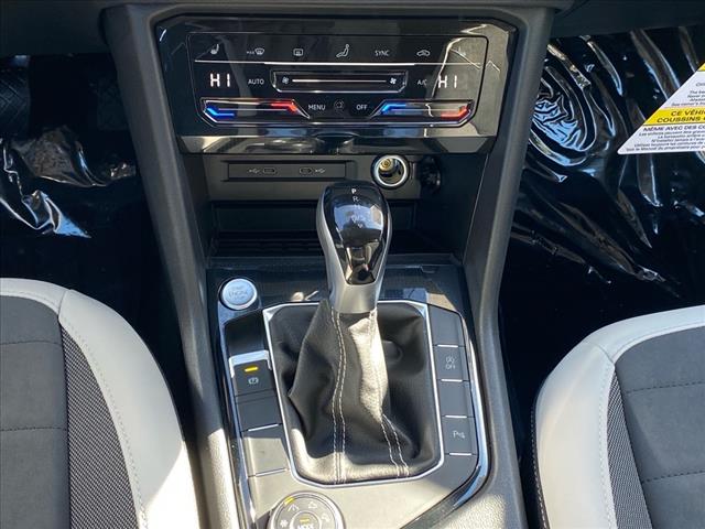 2025 Volkswagen Taos SE 4Motion