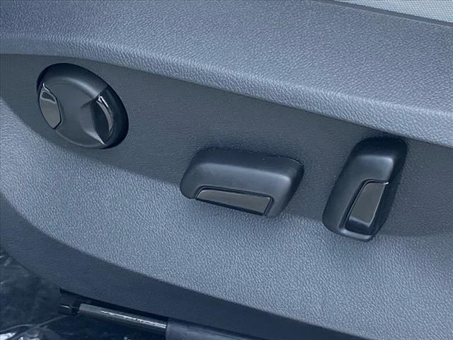 2025 Volkswagen Taos SE 4Motion