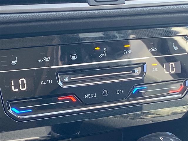 2025 Volkswagen Taos SE Black 4Motion