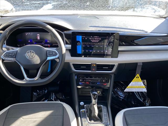 2025 Volkswagen Taos SE 4Motion