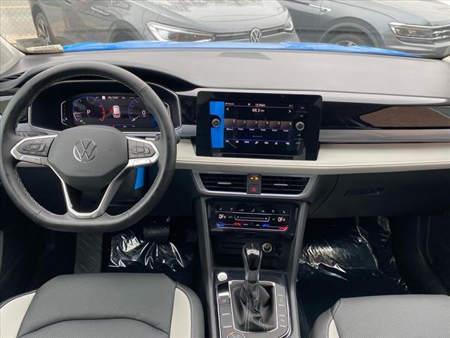 2025 Volkswagen Taos SEL 4Motion