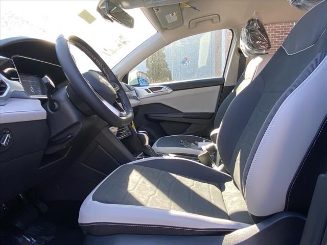 2025 Volkswagen Taos SE 4Motion