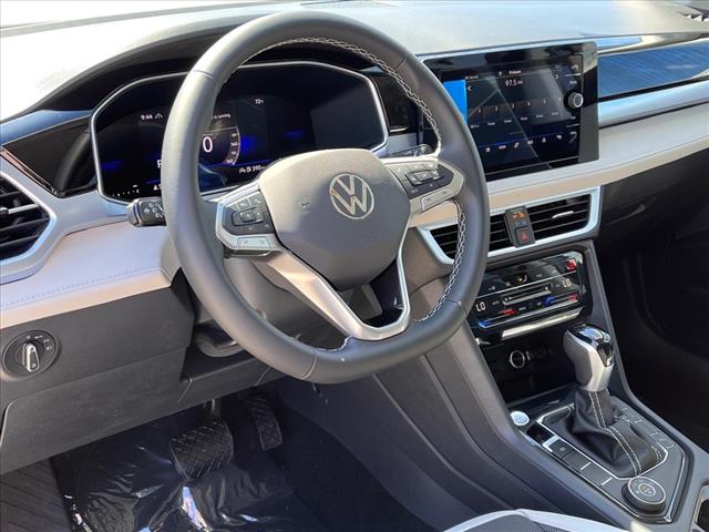 2025 Volkswagen Taos SE 4Motion