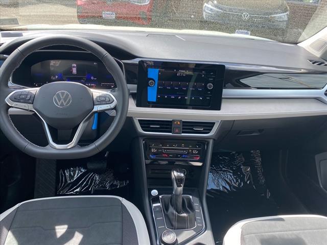 2025 Volkswagen Taos SE 4Motion