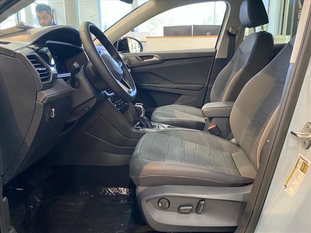 2025 Volkswagen Taos SE Black 4Motion