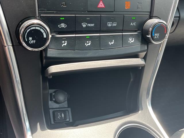 2017 Toyota Camry SE - Photo 13