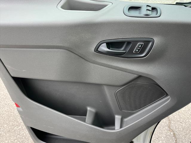 2022 Ford E-Transit 350 - Photo 14