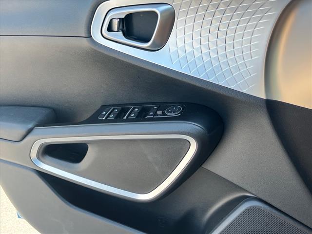 2023 Kia Soul S - Photo 16