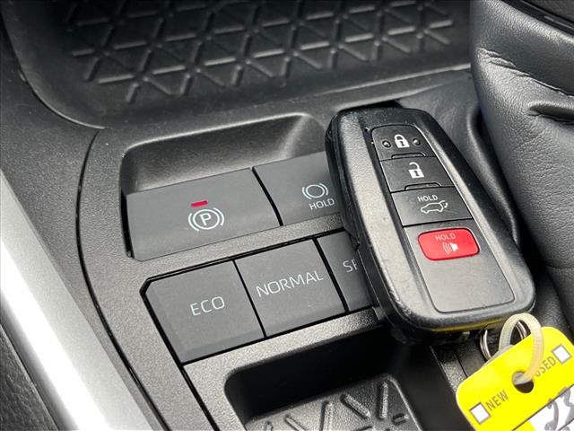 2023 Toyota RAV4 XLE - Photo 17