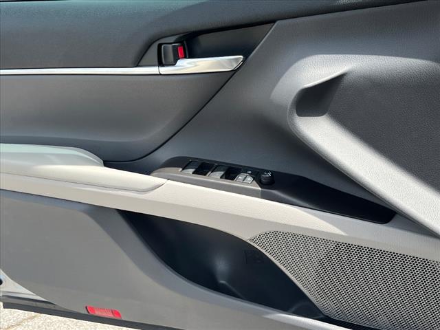 2022 Toyota Camry SE - Photo 18